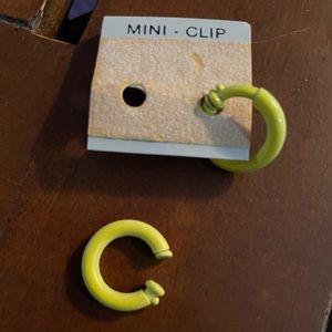 Vintage 90s yellow clip on earrings